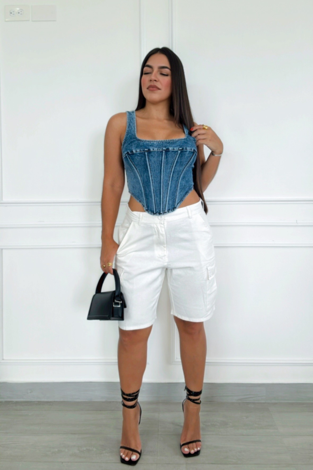 Contemporary ivory cargo shorts