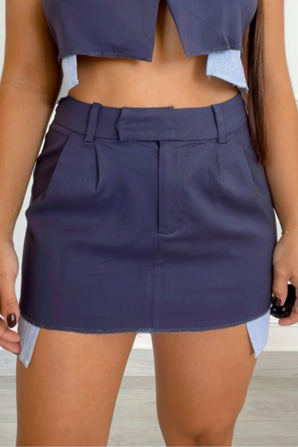 Contemporary mini skirt (solo la falda)